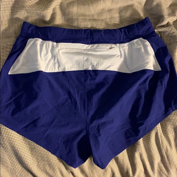 NWT women’s Under Armour shorts (S) - Picture 2 of 2